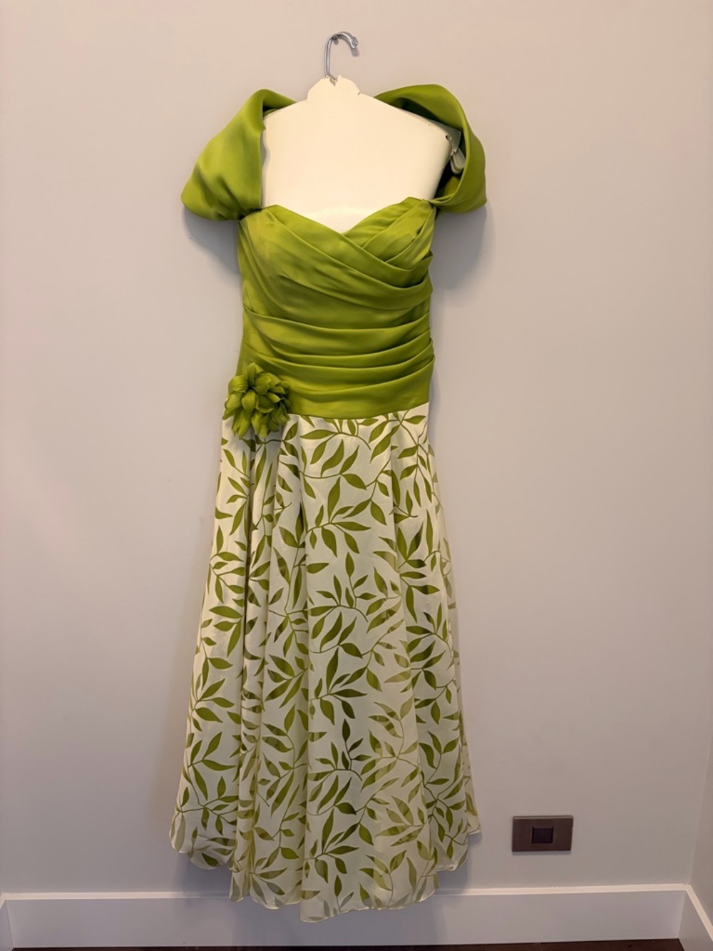 Green Leaf-Print Strapless Evening Dress with Shawl- Rose Taft Couture
